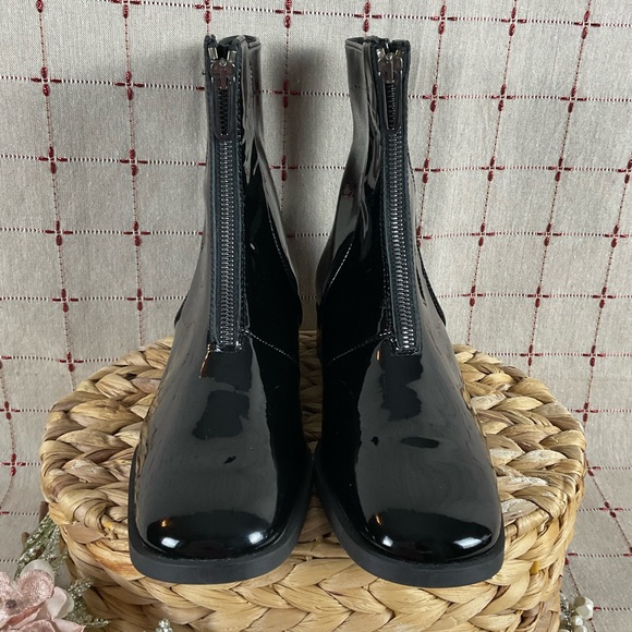 Aquatalia “Tenley” Patent Leather Ankle Boots Water Resistant Front Zip 7.5 New - Picture 3 of 8